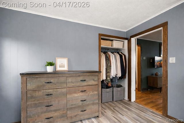 569 E Guthrie Avenue, Madison Heights, MI 48071