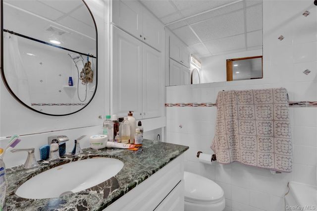 211 Cantiague Rock Road, Westbury, NY 11590