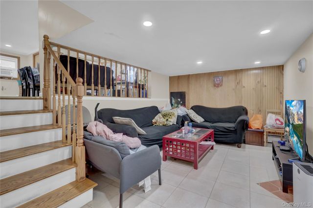 211 Cantiague Rock Road, Westbury, NY 11590