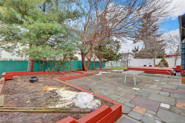 211 Cantiague Rock Road, Westbury, NY 11590