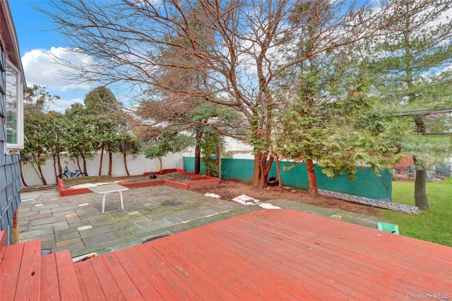 211 Cantiague Rock Road, Westbury, NY 11590