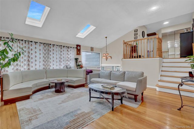 211 Cantiague Rock Road, Westbury, NY 11590