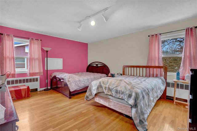 211 Cantiague Rock Road, Westbury, NY 11590