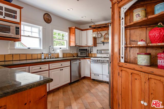 41 Vicente Terrace, Santa Monica, CA 90401