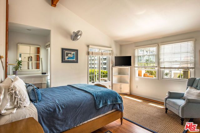 41 Vicente Terrace, Santa Monica, CA 90401