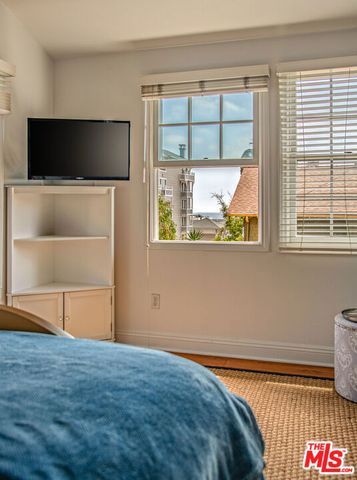 41 Vicente Terrace, Santa Monica, CA 90401