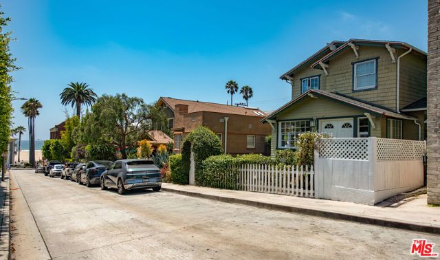 41 Vicente Terrace, Santa Monica, CA 90401