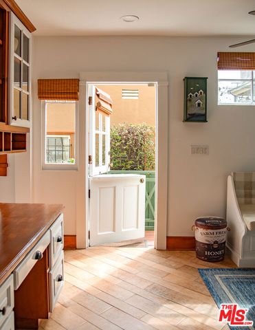 41 Vicente Terrace, Santa Monica, CA 90401