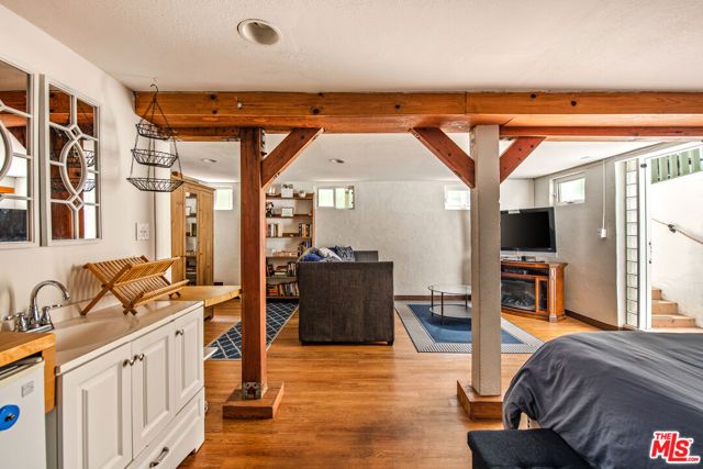41 Vicente Terrace, Santa Monica, CA 90401