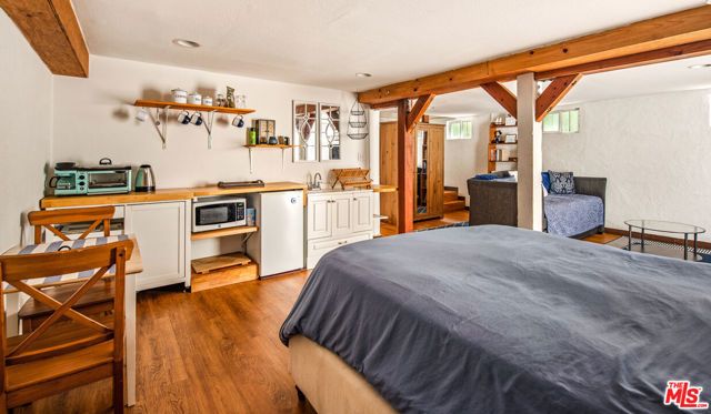 41 Vicente Terrace, Santa Monica, CA 90401
