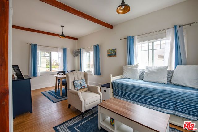 41 Vicente Terrace, Santa Monica, CA 90401