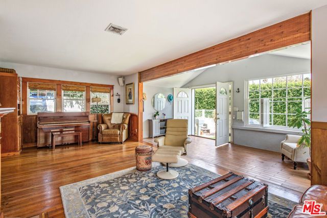 41 Vicente Terrace, Santa Monica, CA 90401
