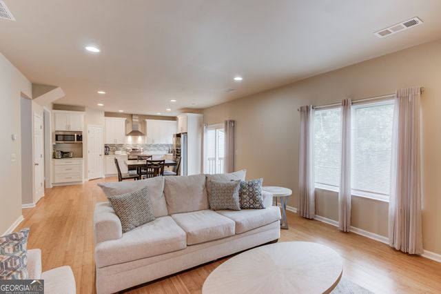 1727 Shire Village Drive, Sugar Hill, GA 30518