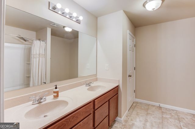 1727 Shire Village Drive, Sugar Hill, GA 30518