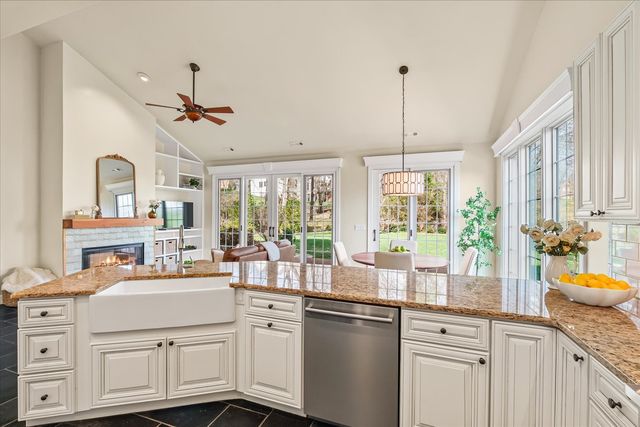 9526 Fayette Dr, Brentwood, TN 37027