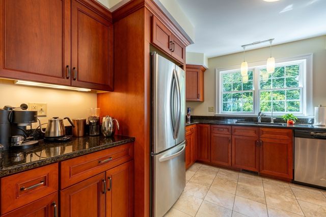 20 Bridge Rd 31, Northampton, MA 01062