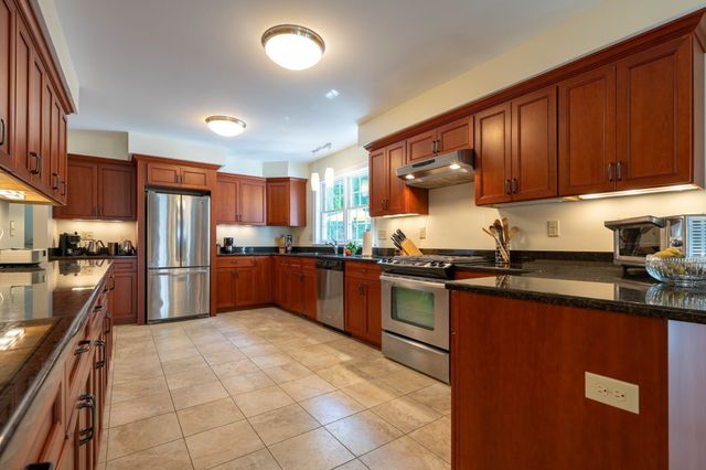20 Bridge Rd 31, Northampton, MA 01062