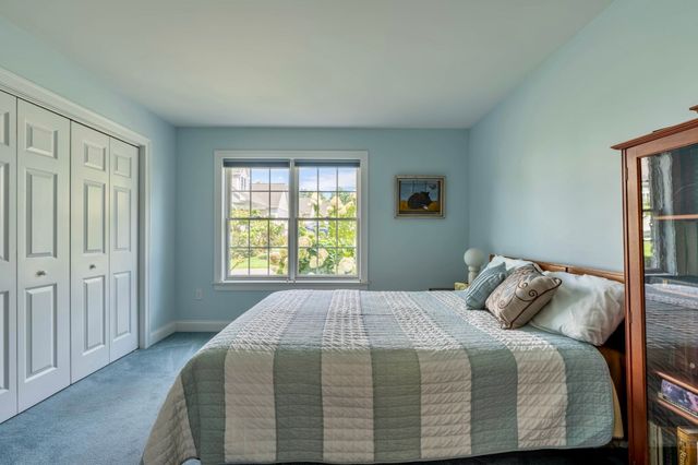 20 Bridge Rd 31, Northampton, MA 01062
