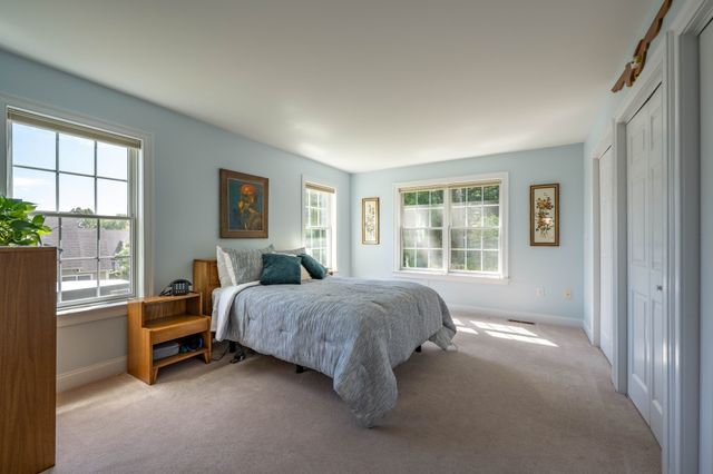 20 Bridge Rd 31, Northampton, MA 01062