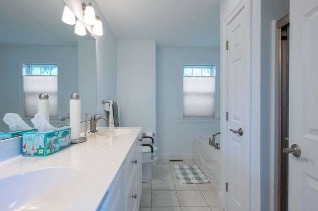 20 Bridge Rd 31, Northampton, MA 01062