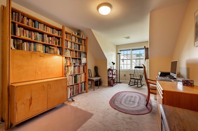 20 Bridge Rd 31, Northampton, MA 01062