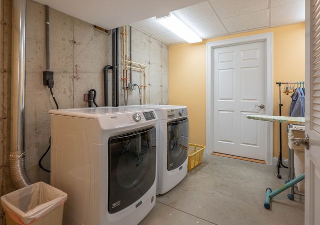 20 Bridge Rd 31, Northampton, MA 01062