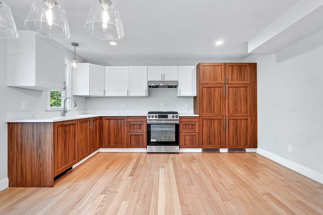 861 Washington St 2, Canton, MA 02021