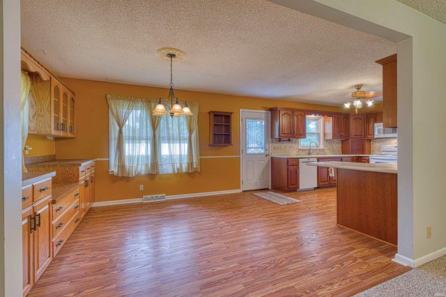 20 W HIGHWAY 62, Mount Vernon, IN 47620