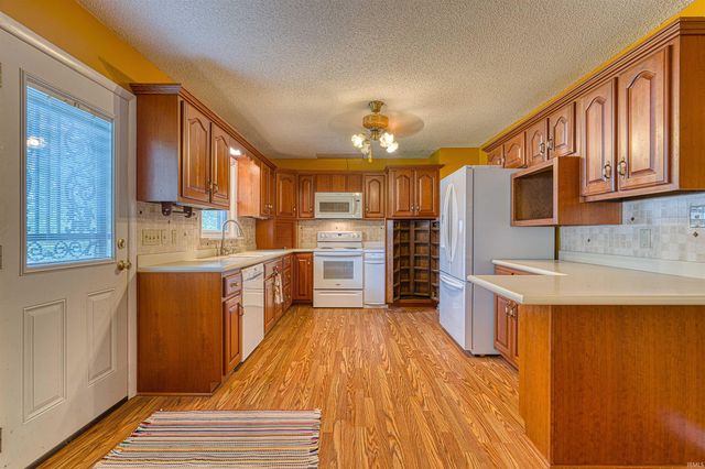 20 W HIGHWAY 62, Mount Vernon, IN 47620