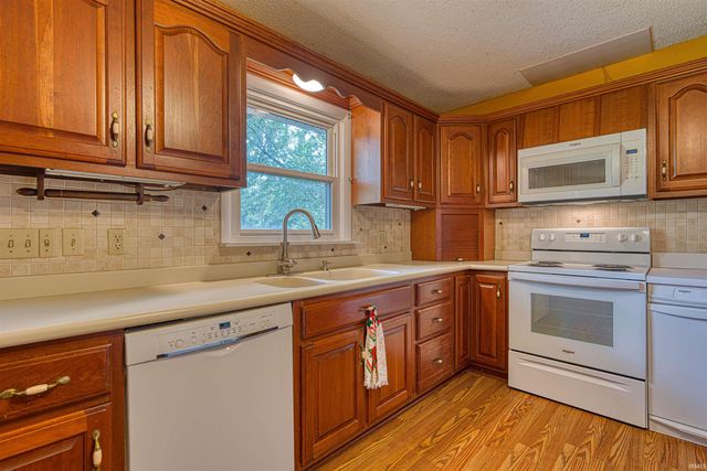 20 W HIGHWAY 62, Mount Vernon, IN 47620