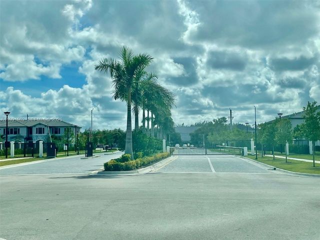 28562 SW 134th Ct, Miami, FL 33033