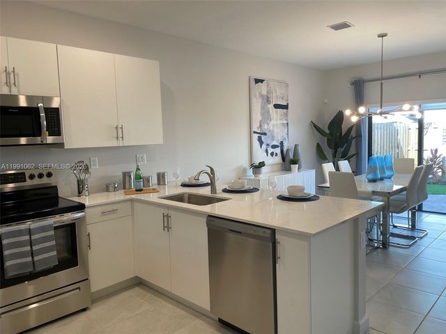 28562 SW 134th Ct, Miami, FL 33033