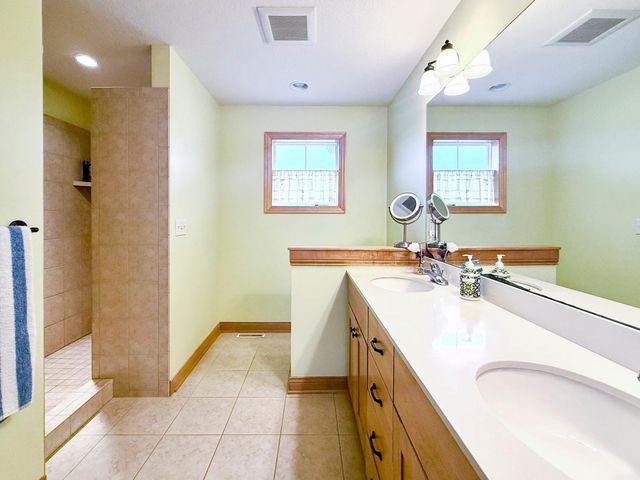 3655 Stone Point Drive NE, Rochester, MN 55906