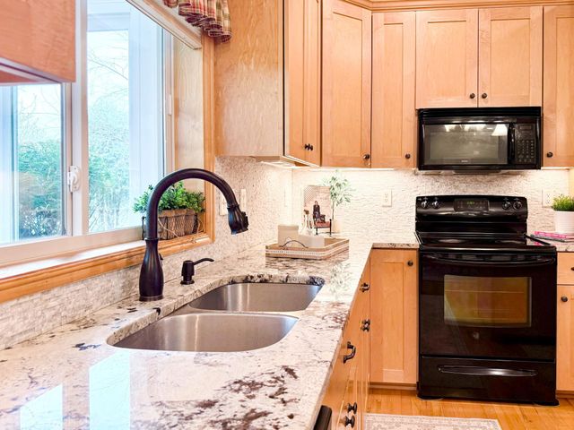 3655 Stone Point Drive NE, Rochester, MN 55906