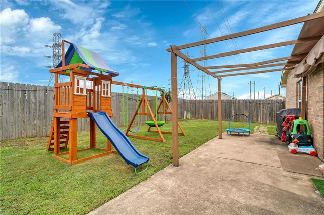 2205 Zavalla Drive, Deer Park, TX 77536