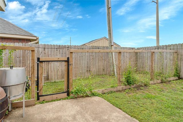 2205 Zavalla Drive, Deer Park, TX 77536