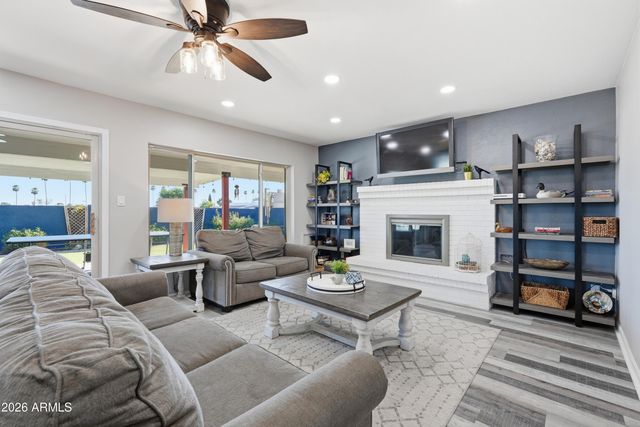 3151 W BETTY ELYSE Lane, Phoenix, AZ 85053