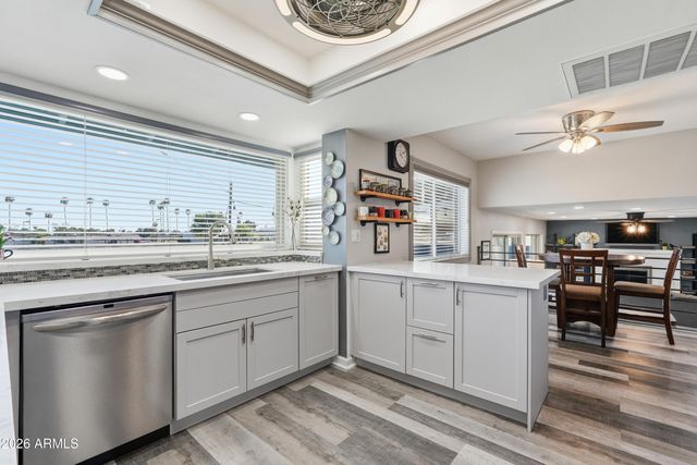 3151 W BETTY ELYSE Lane, Phoenix, AZ 85053