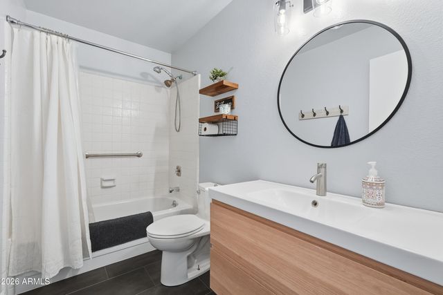 3151 W BETTY ELYSE Lane, Phoenix, AZ 85053