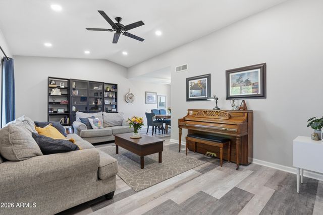 3151 W BETTY ELYSE Lane, Phoenix, AZ 85053