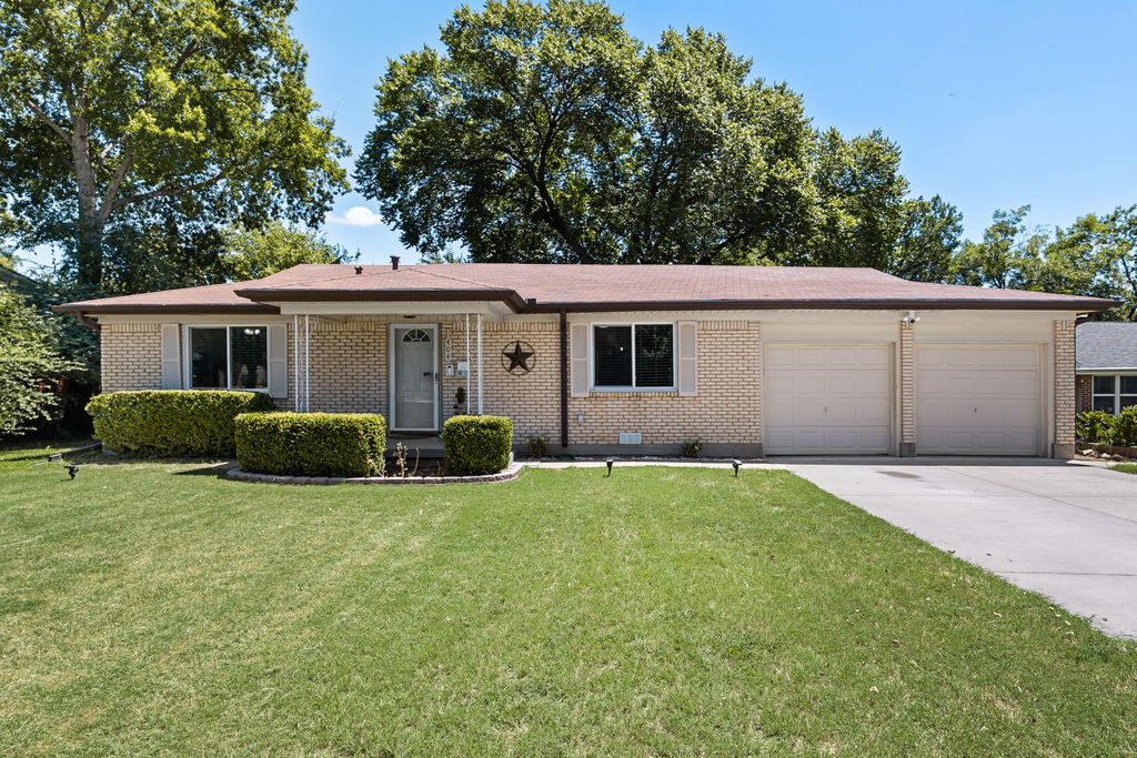 404 E Alexander Lane, Euless, TX 76040