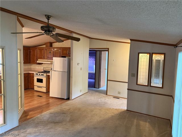 43 S Outer Drive, Vienna, OH 44473