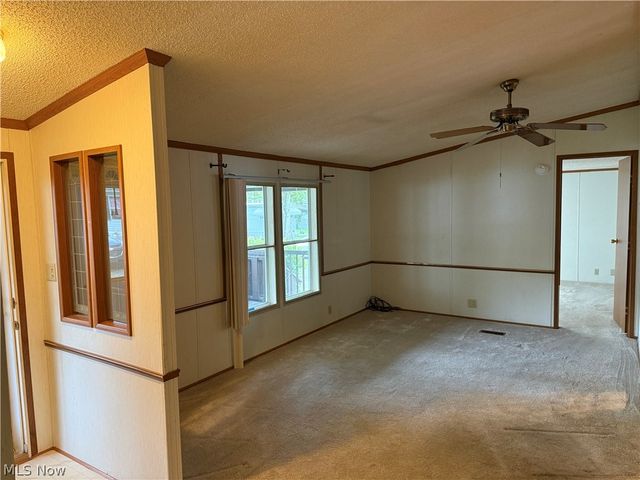 43 S Outer Drive, Vienna, OH 44473