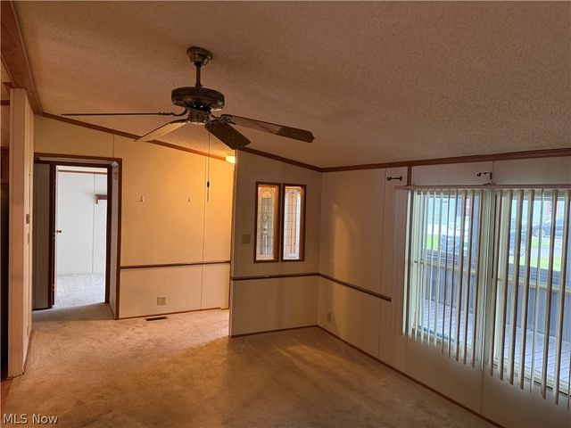 43 S Outer Drive, Vienna, OH 44473