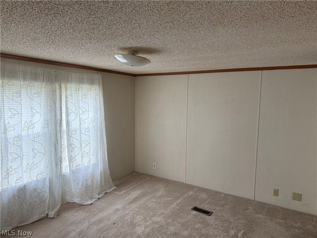 43 S Outer Drive, Vienna, OH 44473