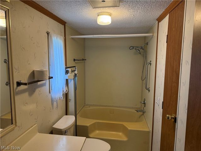 43 S Outer Drive, Vienna, OH 44473