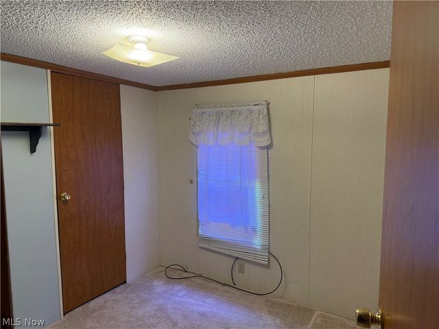 43 S Outer Drive, Vienna, OH 44473
