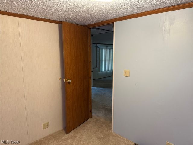 43 S Outer Drive, Vienna, OH 44473