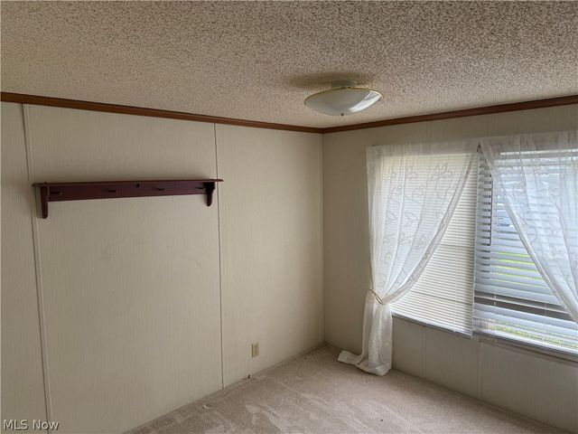 43 S Outer Drive, Vienna, OH 44473