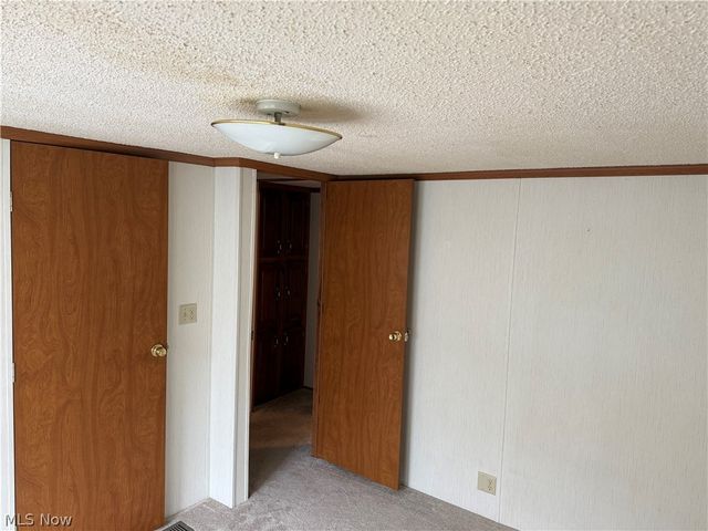43 S Outer Drive, Vienna, OH 44473